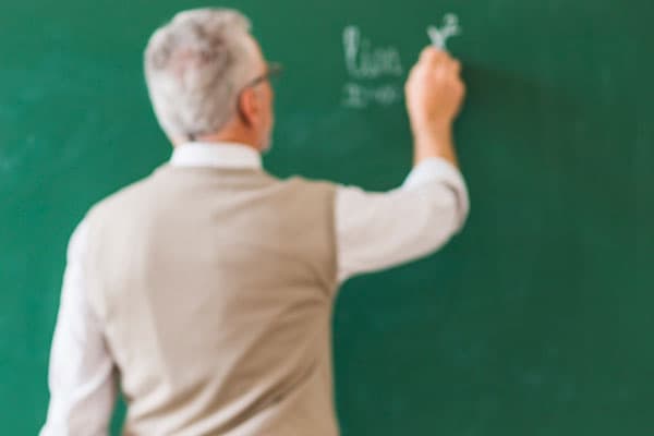 Кто будет учить наших детей? В Екатеринбурге — дефицит учителей