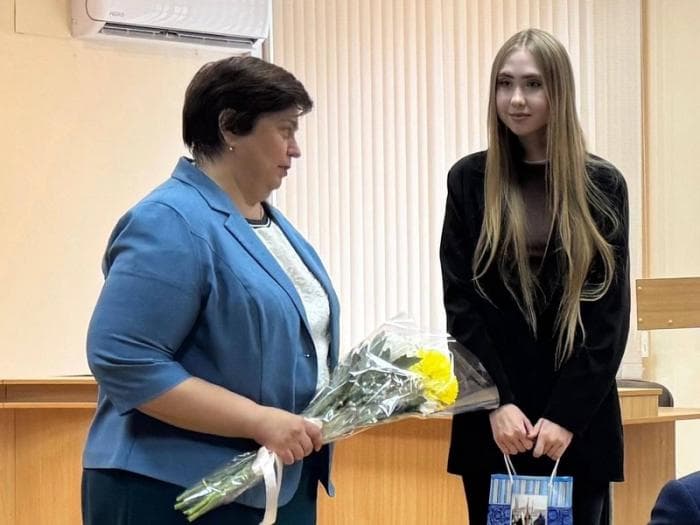 Ольгу Лукьянову, завоевавшую медаль в шоу «Умницы и умники», торжественно встретили в Каменске-Уральском