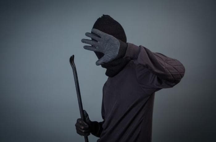 Воры на пике активности: семь способов защитить квартиру, пока вы в отъезде