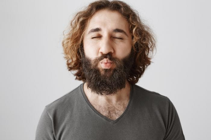 «Бородачи платят втридорога»: на Кавказе мужчины стали тайно увеличивать губы