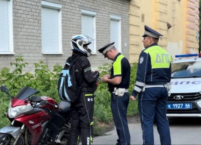 Без шлема — в морг: инспекторы Каменска-Уральского напомнили мотоциклистам о безопасности