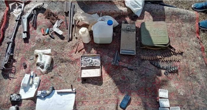 ФСБ задержала свердловчанина с тайным арсеналом — оружие, взрывчатка и самоделки