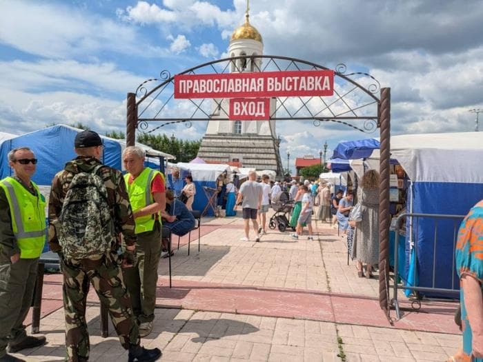 Святыни, звон колоколов и память героев: в Каменске-Уральском стартовала православная ярмарка