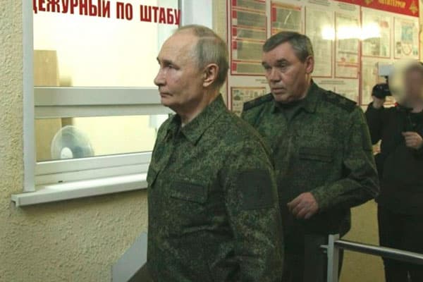 Форма по уставу: Путин утвердил новые правила ношения военной одежды