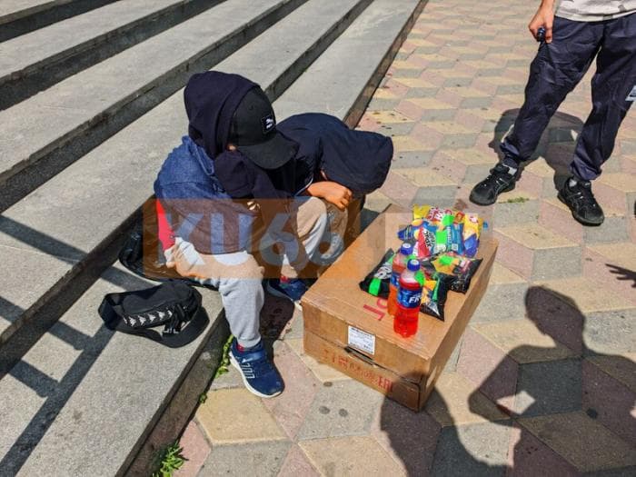 «Прячут лица и что-то продают»: полиция начала проверку после сообщения о детской торговле в Каменске-Уральском