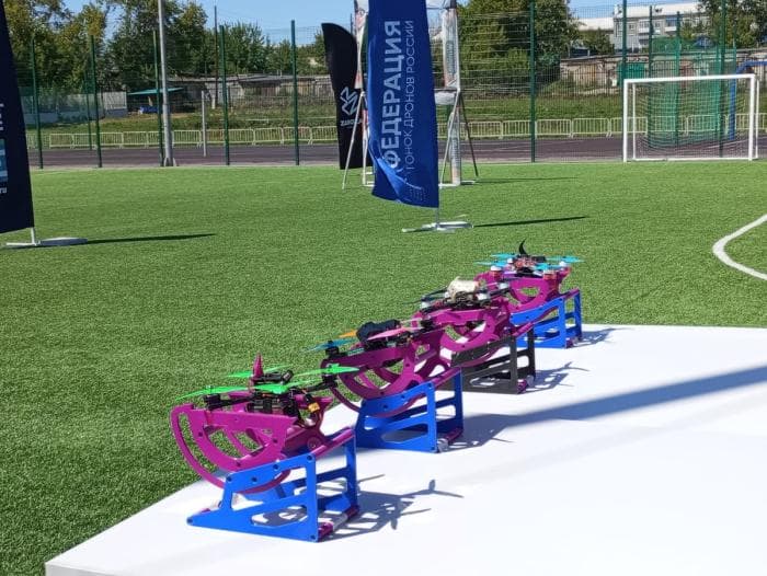 Впервые в Каменске-Уральском прошли гонки дронов — за кубок боролись лучшие пилоты Свердловской области