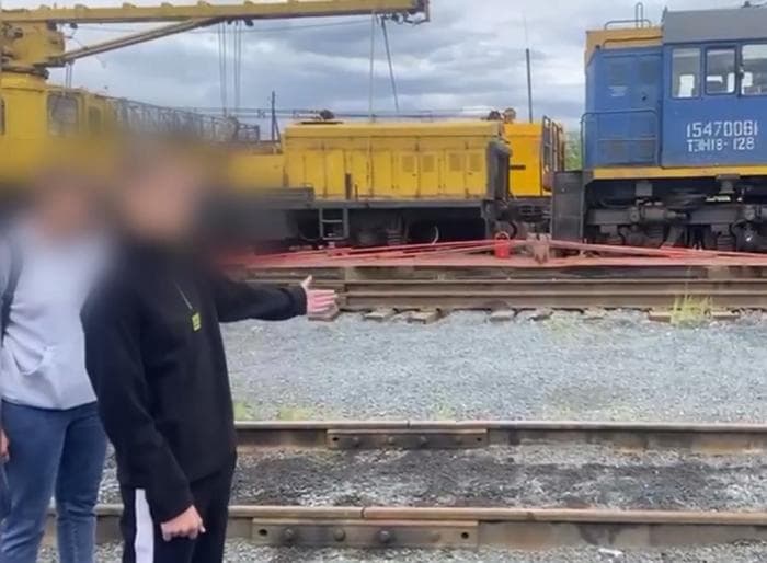 Уральские школьники попытались взорвать поезд по указке ВСУ — теперь им грозит 10 лет тюрьмы