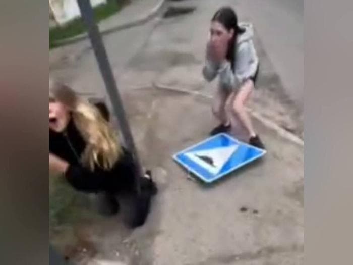 Интернет-тренд довел до больницы: уральская школьница сломала челюсть, копируя «распятие» Канье Уэста