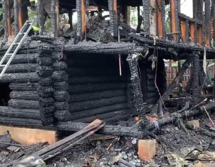 «Купили дом — и сгорели спустя неделю»: подробности страшного пожара в поселке под Екатеринбургом