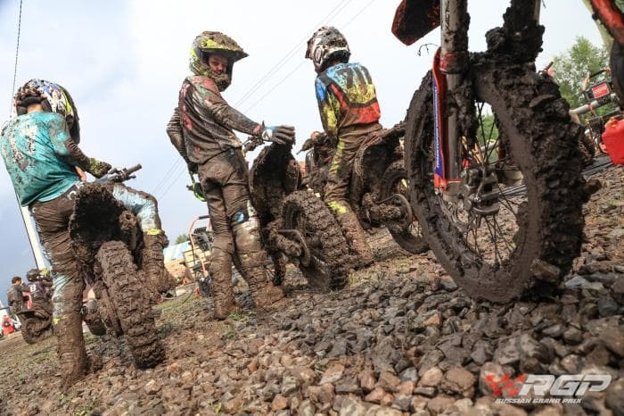 Заняли весь пьедестал: уральские мотогонщики завоевали золото, серебро и бронзу на всероссийских соревнованиях