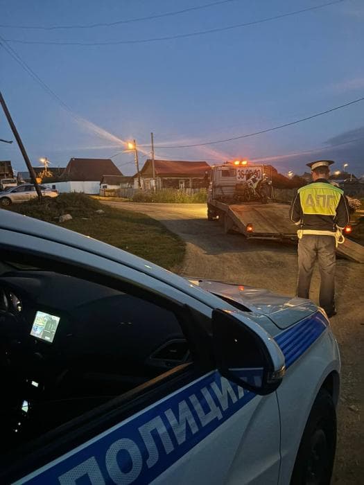 Пойманы на скорости: ГИБДД остановила двух несовершеннолетних на питбайках в Каменске-Уральском