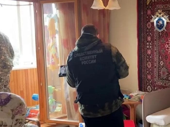 Опубликованы снимки из квартиры в Екатеринбурге, где мать лишила жизни детей и себя