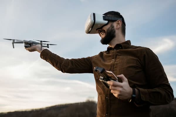 Работайте, пока можете: профессия курьера может исчезнуть из-за доставки дронами