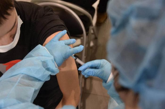 Прививайтесь до школы: Паслер призвал свердловчан защититься от гриппа до начала учебного года