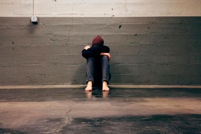 Тревога и депрессия могут скрываться за усталостью: как распознать болезнь вовремя