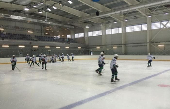 Тренировка закончилась трагедией: школьник скончался прямо на льду