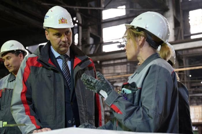 Денис Паслер в Каменске-Уральском встретился с работниками СинТЗ, УАЗа, КУМЗа