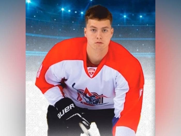 17-летний хоккеист из Каменска-Уральского Кирилл Викулин подписал контракт с клубом ВХЛ