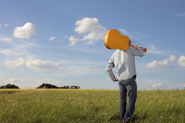 Музыкант с голосом редкой красоты выступит в Каменске-Уральском. Кто это и почему стоит сходить?