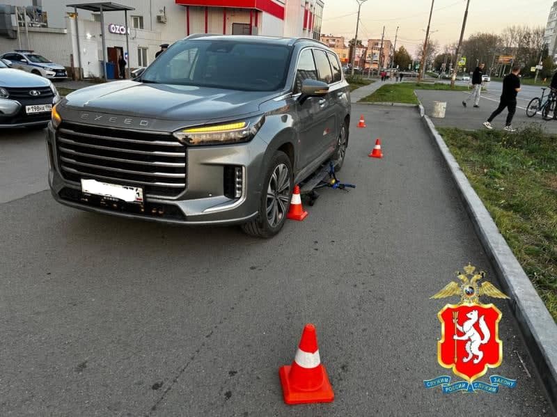 Водитель в Каменске-Уральском не заметил 10-летнюю девочку на велосипеде и жестко проехался по ней — ребенок в больнице
