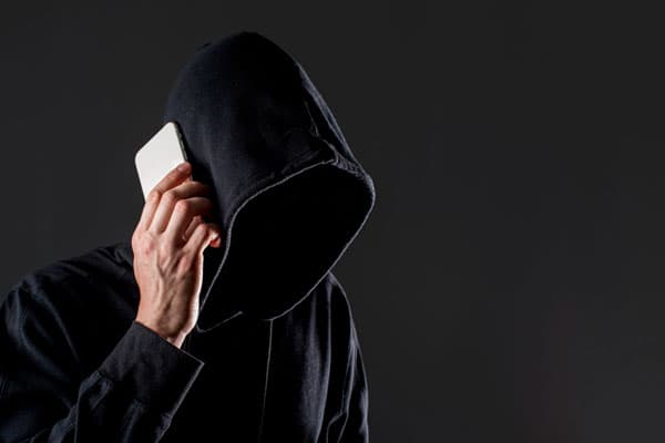 +916 или +7 916? Одна цифра решает, кто по ту сторону телефона — мошенник или нет