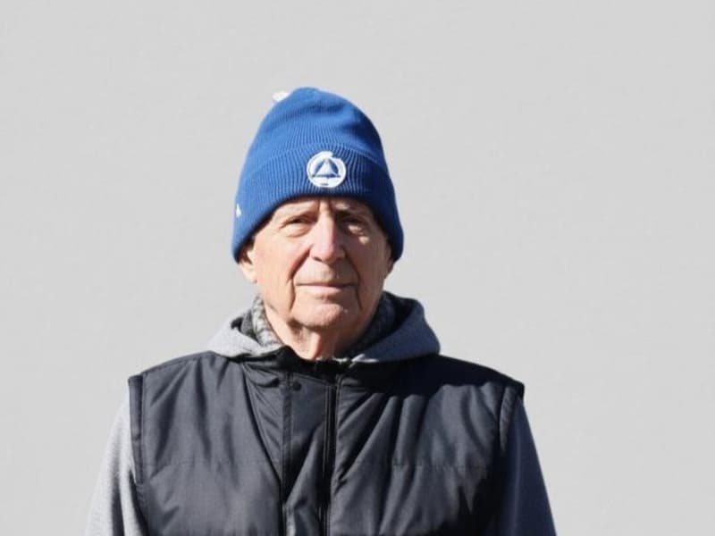 «Он просто вышел на прогулку и исчез»: в Каменске-Уральском ищут 85-летнего Вячеслава Брякова