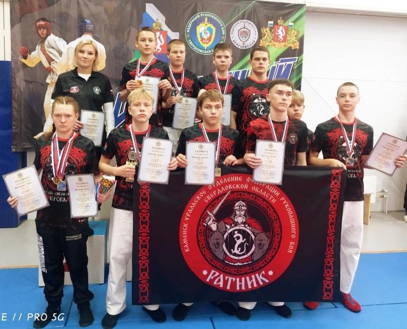 Юные бойцы из Каменска-Уральского завоевали медали и кубки на турнире в Берёзовском