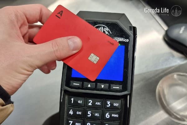 Хотел просто купить сигареты: полицейские Каменска-Уральского задержали мужчину, укравшего деньги с найденной карты