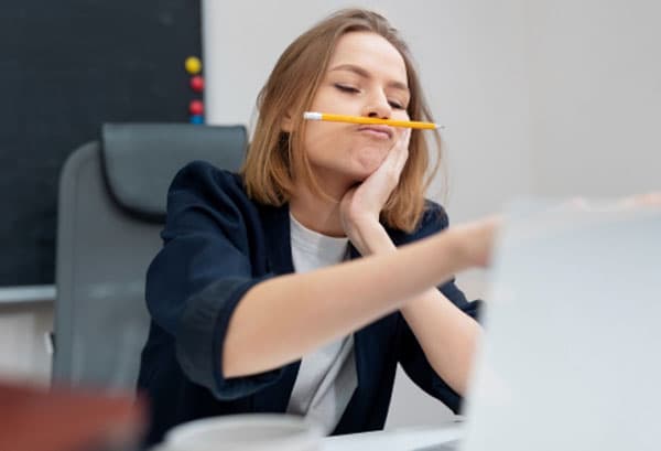 Россияне массово ищут новую работу, даже не увольняясь — зачем им это нужно?