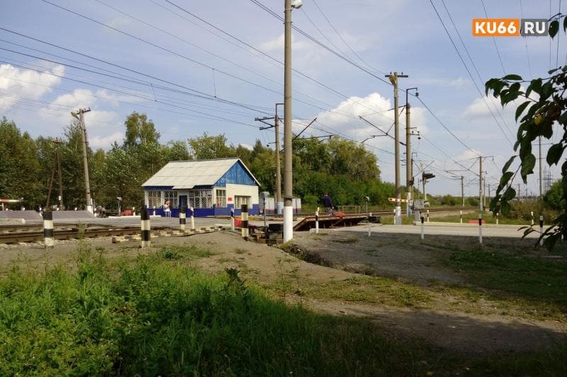 Из-за нехватки сотрудников? Прокуратура проверит, из-за чего в Каменске-Уральском на месяц закрыли ж/д переезд