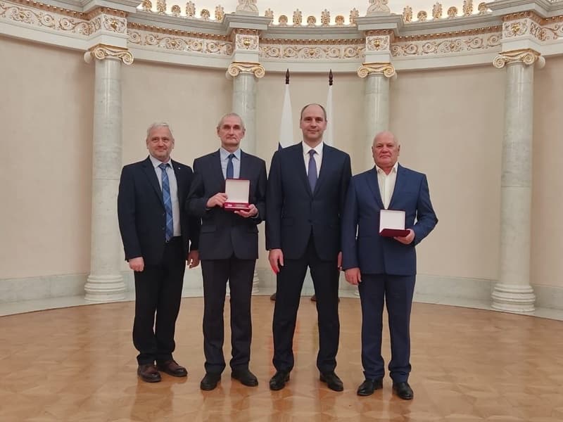 Два заводчанина из Каменска-Уральского получили награды от Паслера 