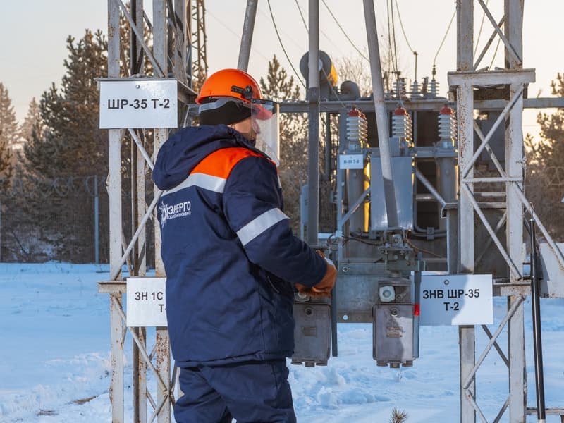 Сети Каменска-Уральского готовы к морозам: энергетики провели масштабный ремонт