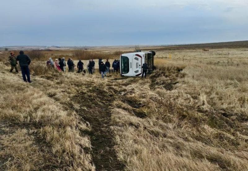 Автобус с юными футболистами перевернулся на уральской трассе 