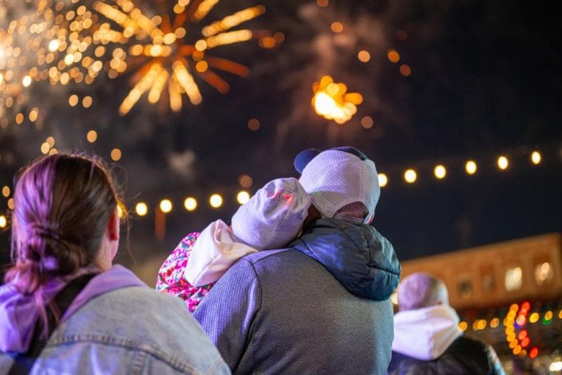 Каменск-Уральский Зажигает Огни: Красногорский Парк Открывает Новогодний Сезон 13 Декабря!