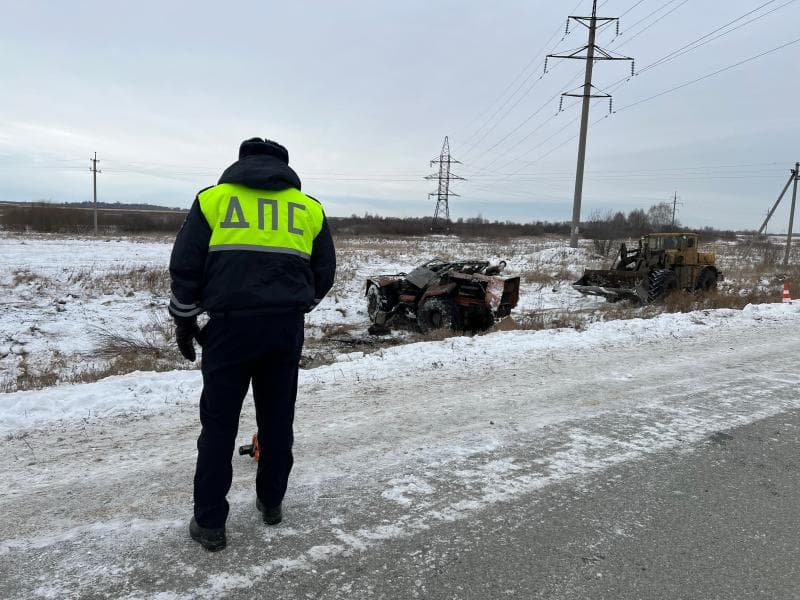 Под Каменском-Уральским трактор опрокинулся на трассе: погиб водитель