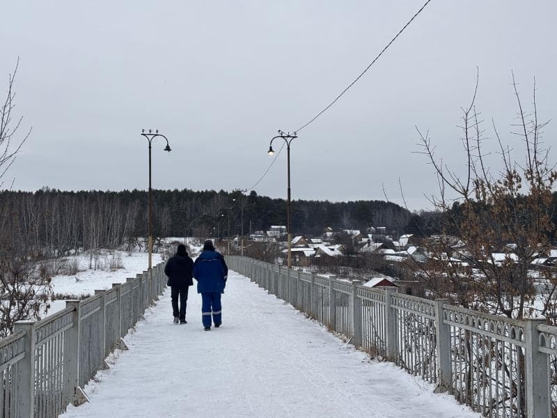 Освещение на пешеходном мосту в Красногорском районе вернули в строй
