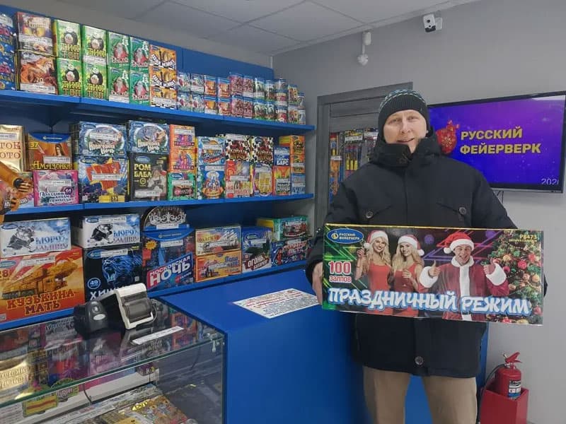 Новогодний розыгрыш в Каменске-Уральском: Айфон-17, салюты и подарки каждому