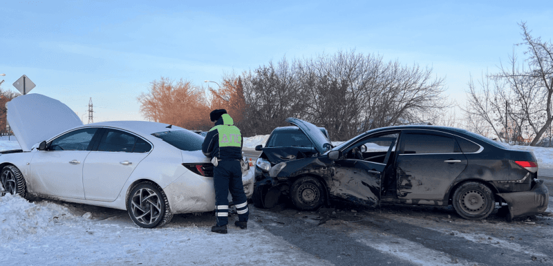 В Каменске-Уральском на перекрестке в ДТП пострадали два человека