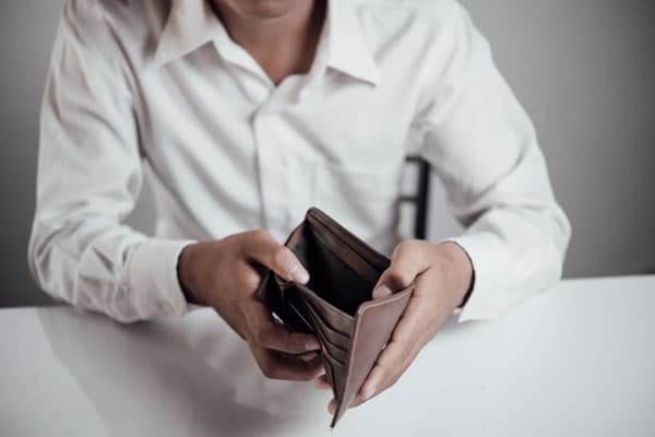 Почти 6% свердловчан живут за гранью бедности, но зарплаты растут