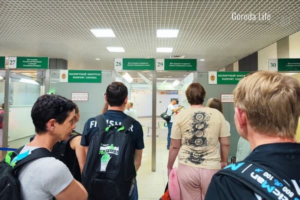 «Ваше гражданство ничего не значит»: российскую блогершу не пустили домой