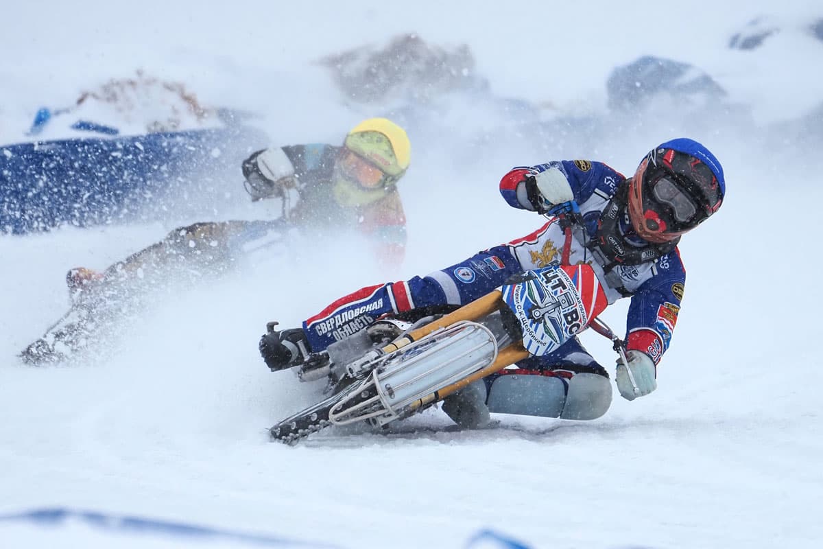 Лед, скорость и шипы: уральские гонщики взорвали Кубок Содружества