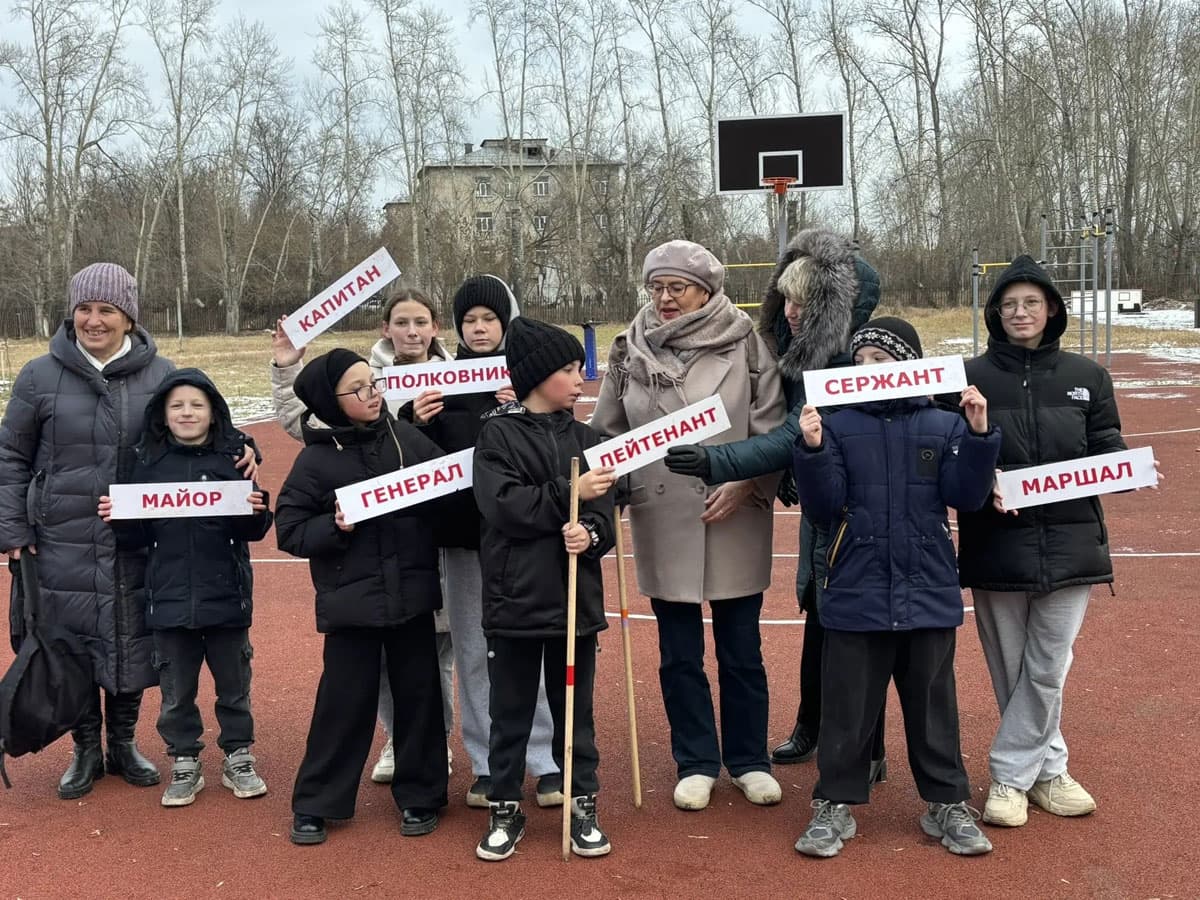 В Каменске-Уральском волонтёры РУСАЛа возродили игру «банки-палки»