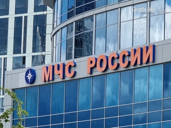 В Каменске-Уральском дети остались одни и звали на помощь — вскрыли квартиру