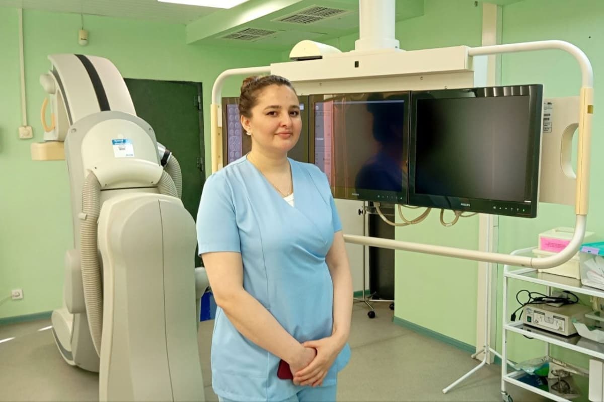 Врач из Душанбе начала спасать пациентов на Урале: уже проводит операции при инсультах