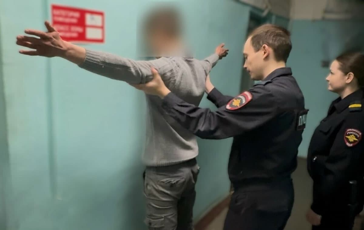 В центре Каменска-Уральского задержали мужчину с мефедроном и а-PVP