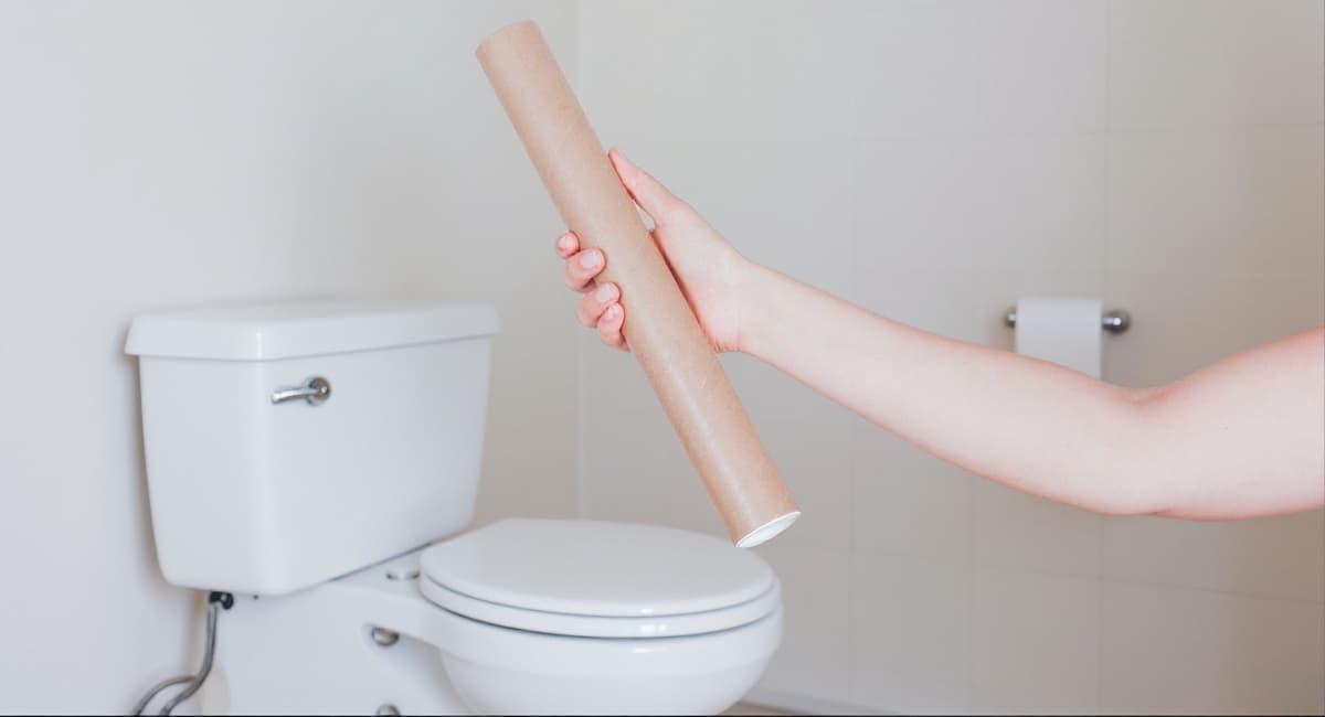 В туалете всегда хорошо пахнет: простой лайфхак с втулкой, который работает лучше элитных аэрозолей