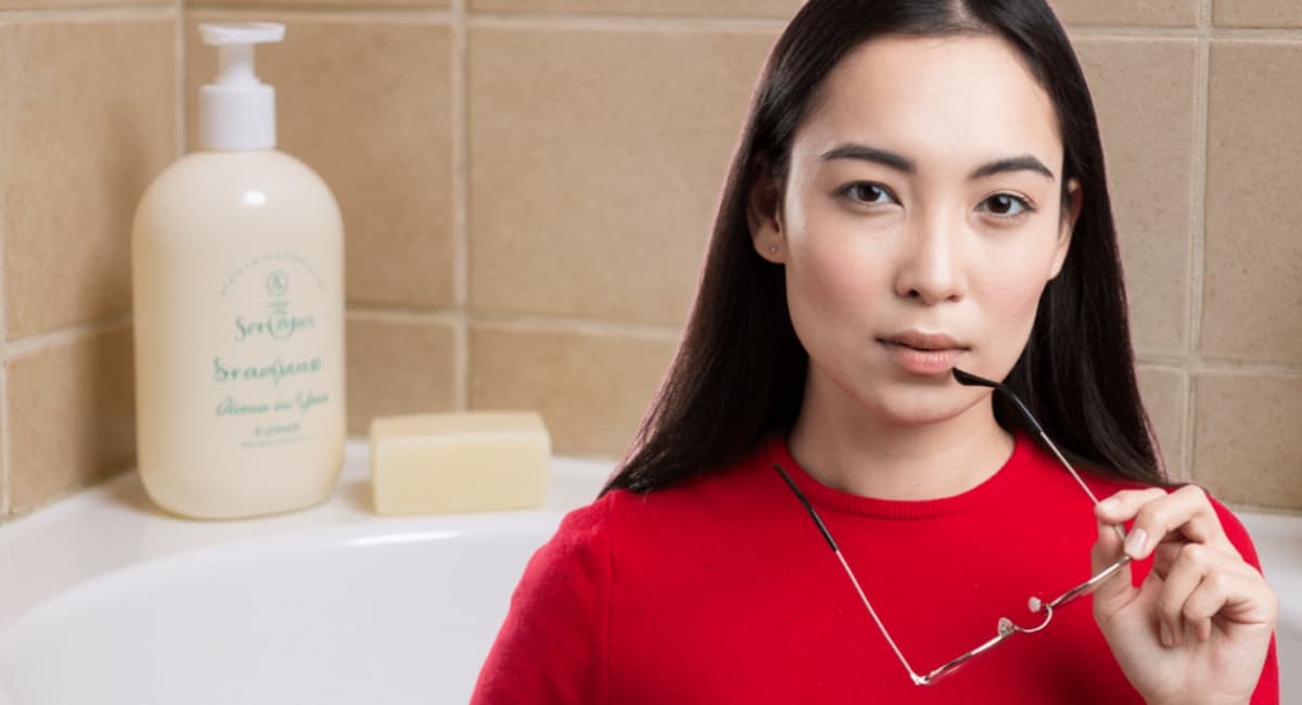 Просто беру мыло и даже старые затертые и мутные очки теперь как новые. Не зря китайцы всегда так делают