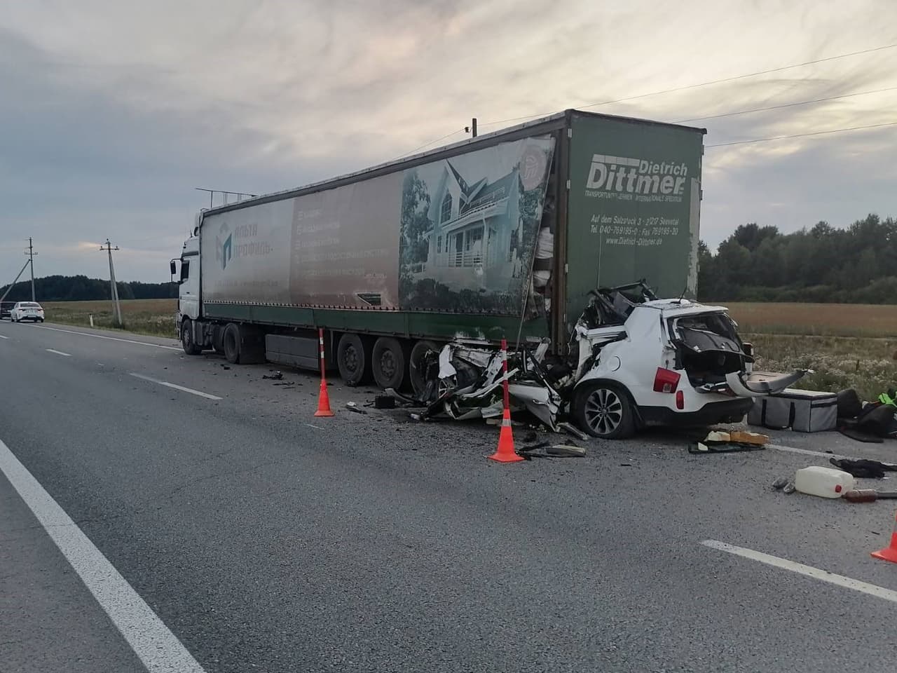 Автомобиль смяло фурой — в Тюменской области погибла семья из Каменска-Уральского