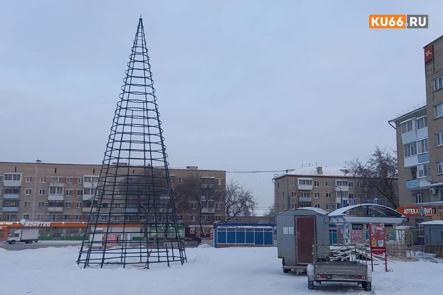 В Каменске-Уральском началось строительство ледового городка в Красногорском районе