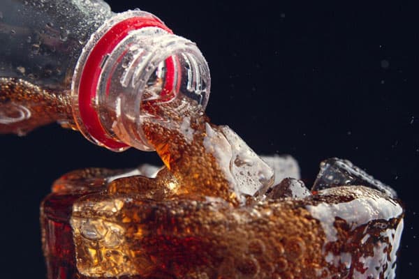 Эксперт рассказал, какая жидкость наиболее опасна для телефонов и ноутбуков